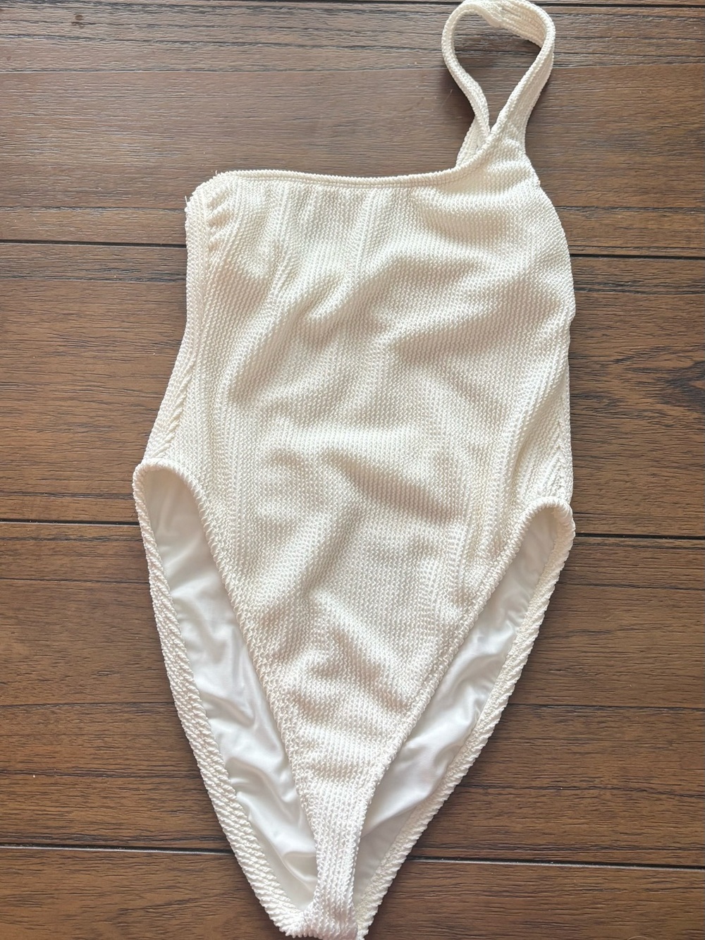 Good American Cream One-Shoulder Textured Swimsuit